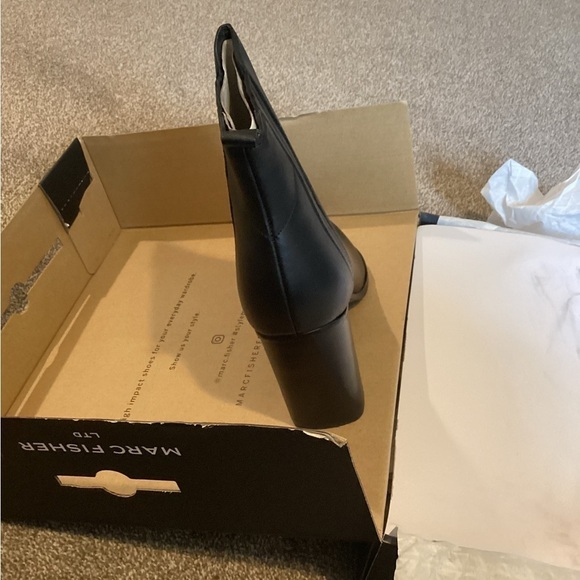 NWT Marc Fisher Oshay Bootie Leather Chelsea Boot Stacked Heel Pointed Toe 10M - Picture 3 of 6